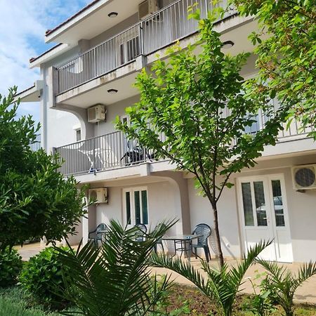 Apartments Macaso Bar Bagian luar foto