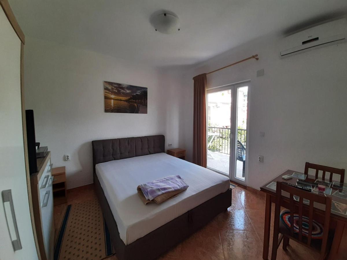 Apartments Macaso Bar Bagian luar foto