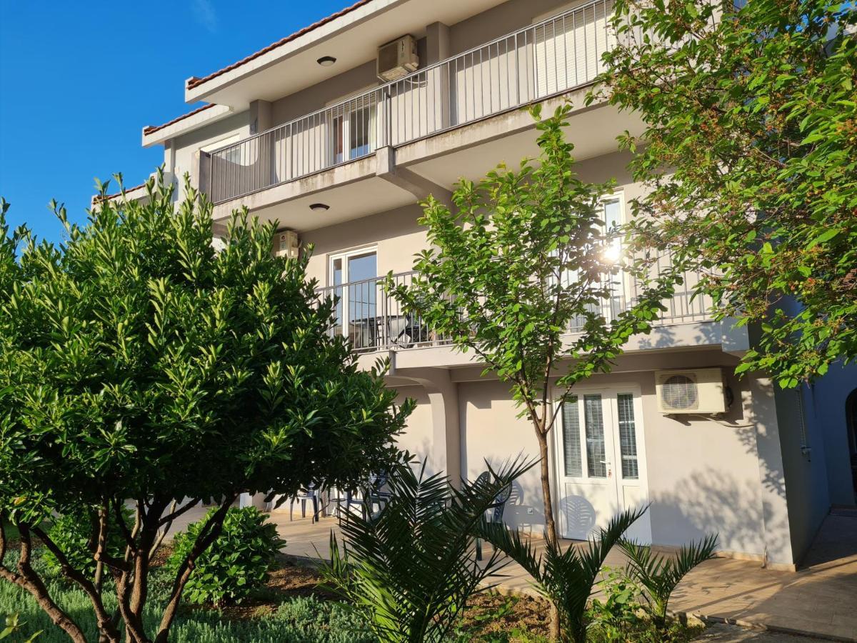 Apartments Macaso Bar Bagian luar foto