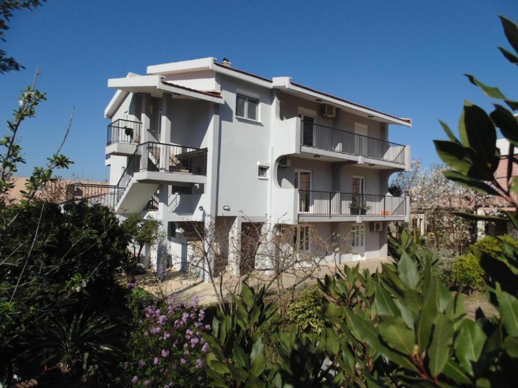 Apartments Macaso Bar Bagian luar foto