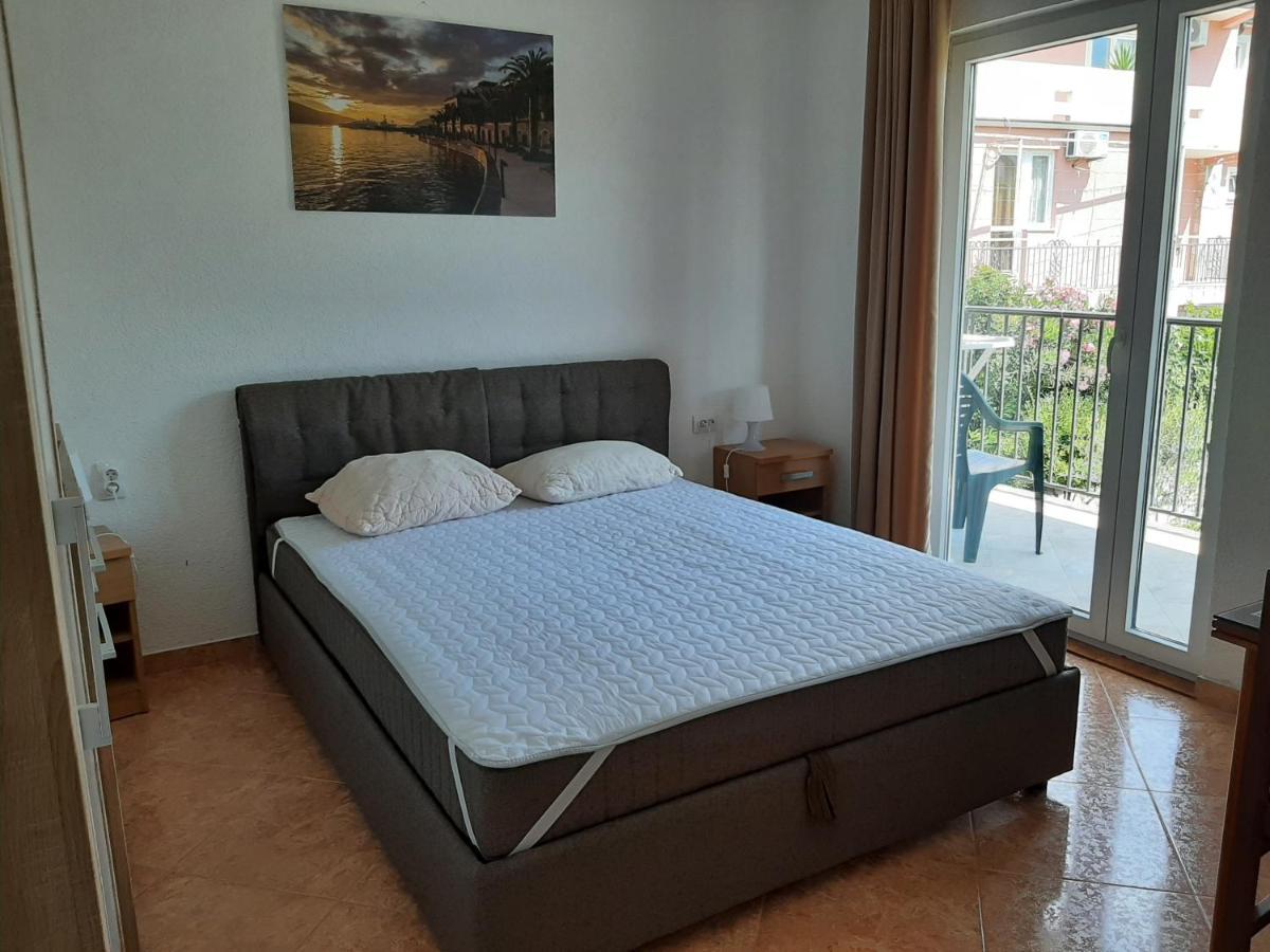 Apartments Macaso Bar Bagian luar foto