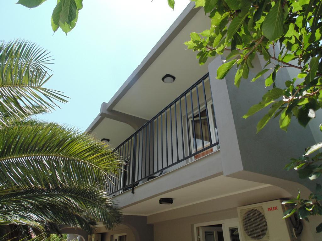 Apartments Macaso Bar Bagian luar foto