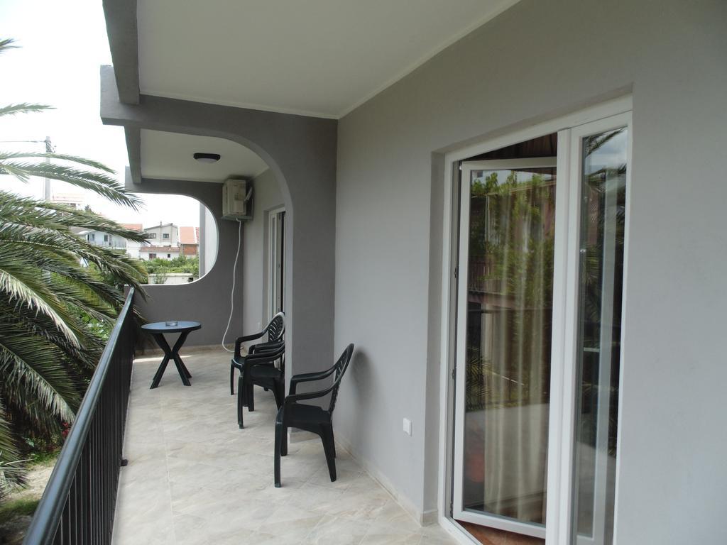 Apartments Macaso Bar Bagian luar foto