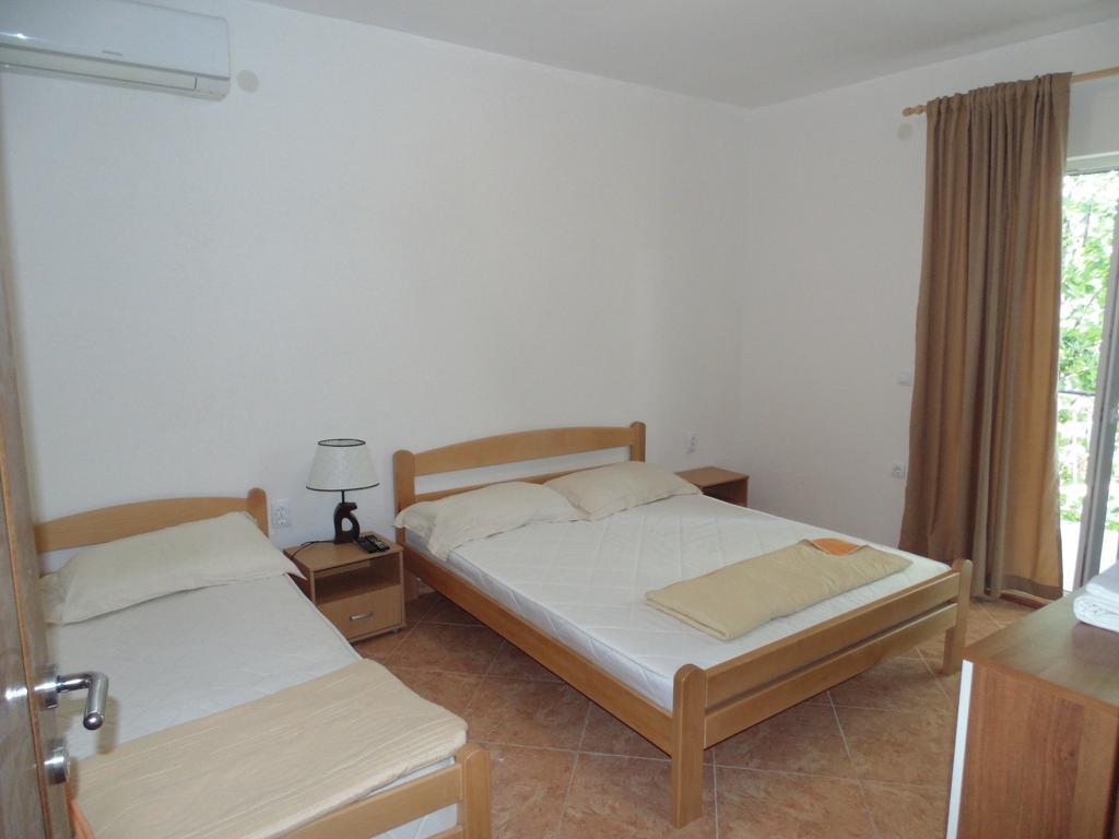 Apartments Macaso Bar Bagian luar foto