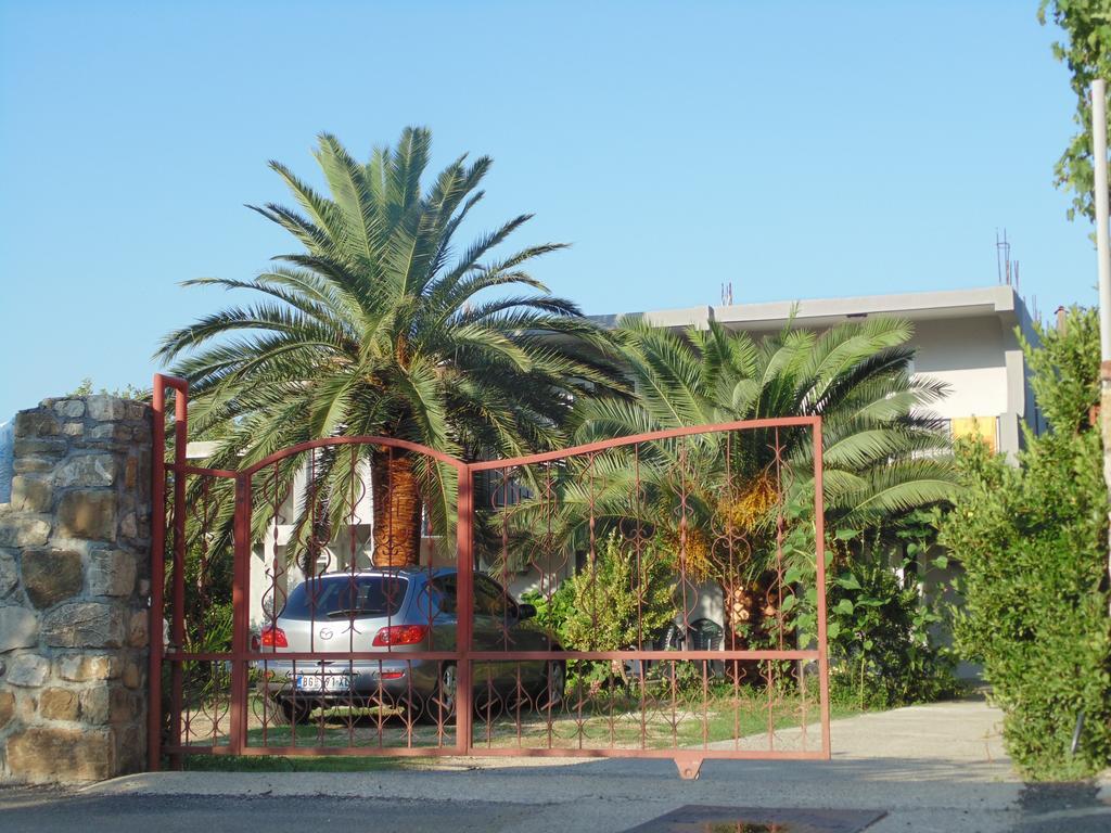 Apartments Macaso Bar Bagian luar foto