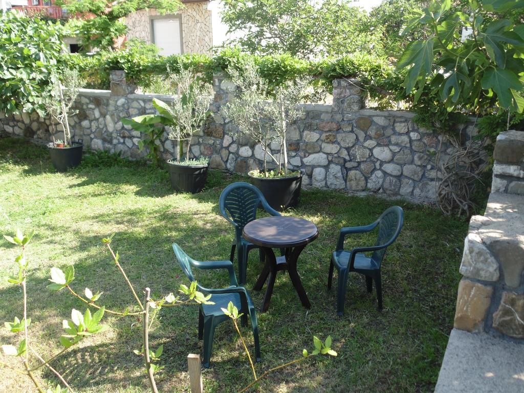 Apartments Macaso Bar Bagian luar foto