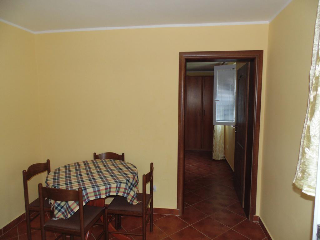 Apartments Macaso Bar Bagian luar foto