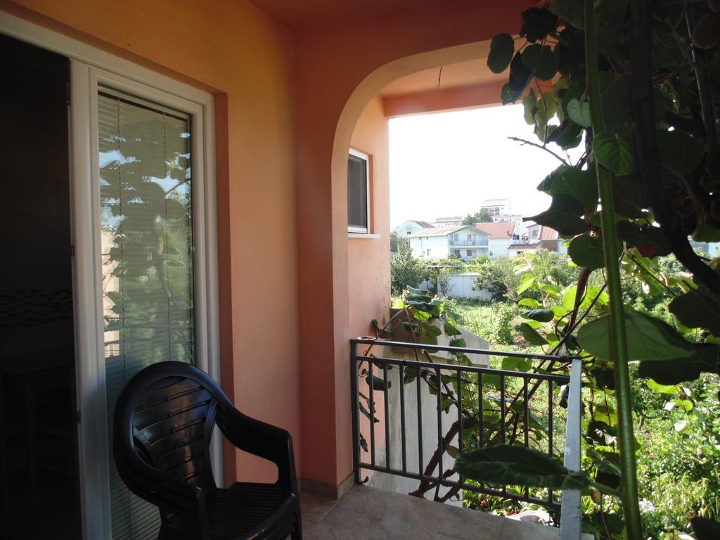 Apartments Macaso Bar Bagian luar foto