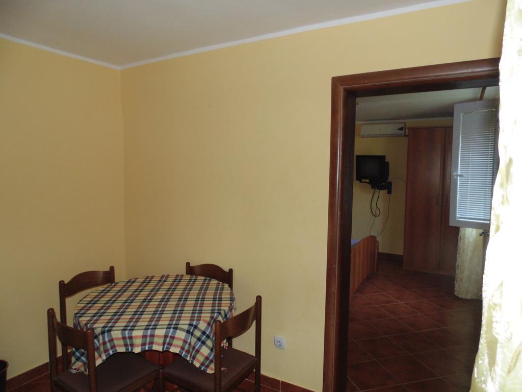 Apartments Macaso Bar Bagian luar foto