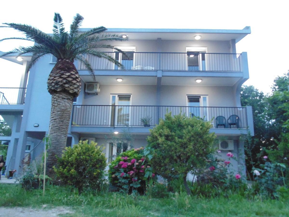 Apartments Macaso Bar Bagian luar foto