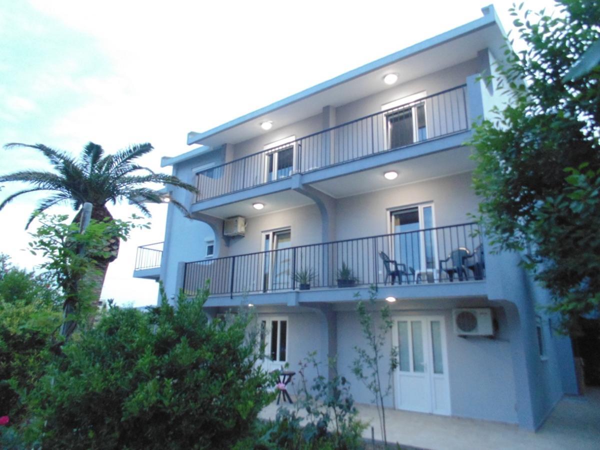Apartments Macaso Bar Bagian luar foto