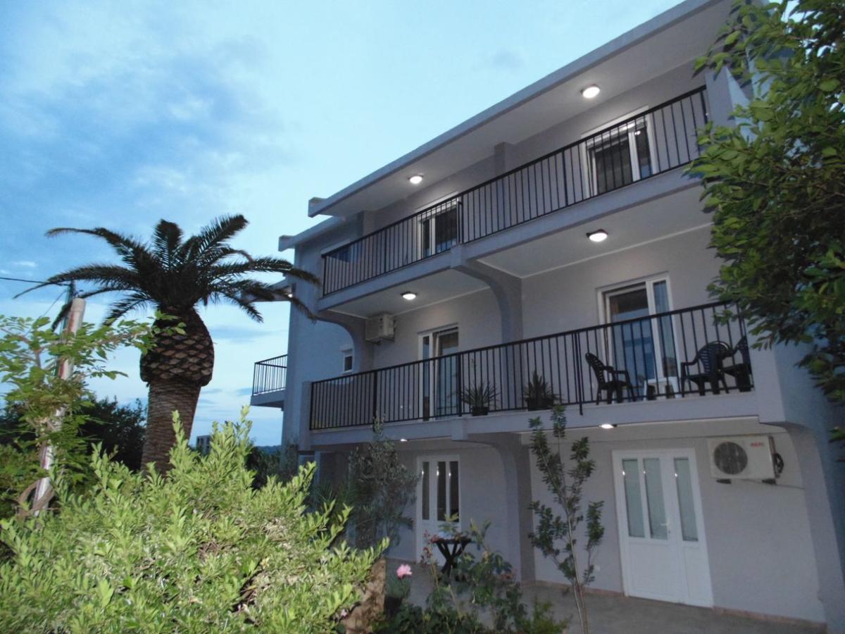 Apartments Macaso Bar Bagian luar foto