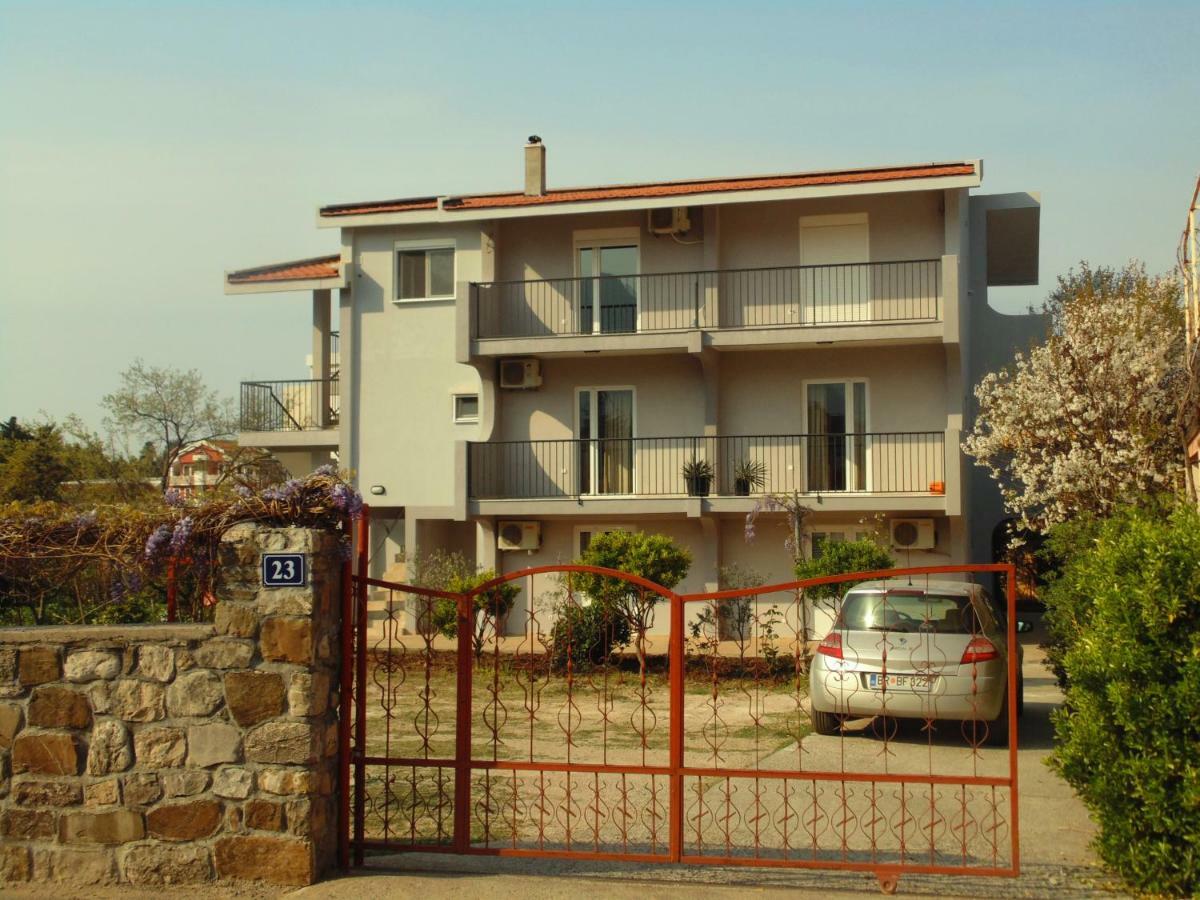 Apartments Macaso Bar Bagian luar foto