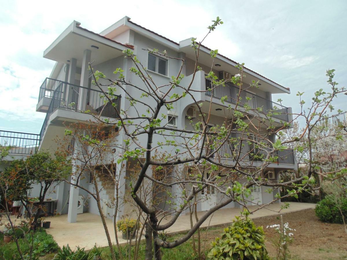 Apartments Macaso Bar Bagian luar foto